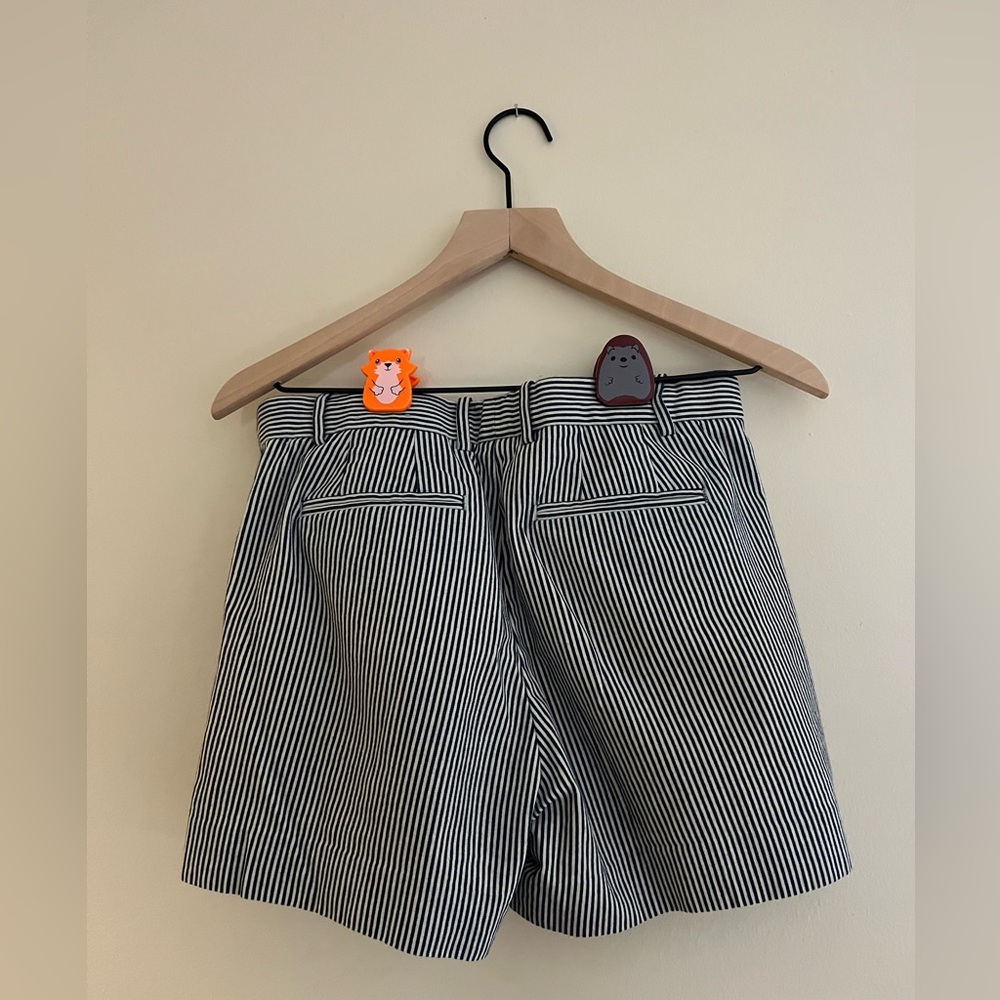 GAP 4R tailored midi short navy and white stripes